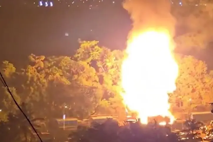 Massive fire breaks out in Mumbai’s Dharavi after gas cylinder explosions | VIDEO