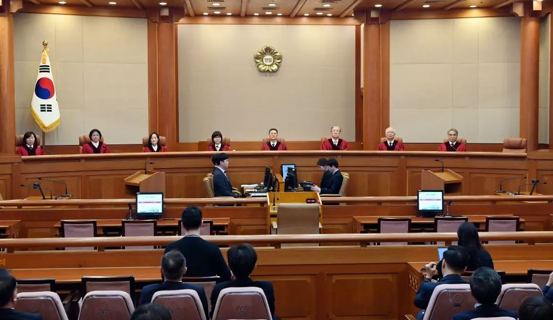 South Korea's Constitutional Court, presides over the impeachment verdict for South Korean Prime Minister Han Duck-soo at the Constitutional Court in Seoul. | Photo: AP