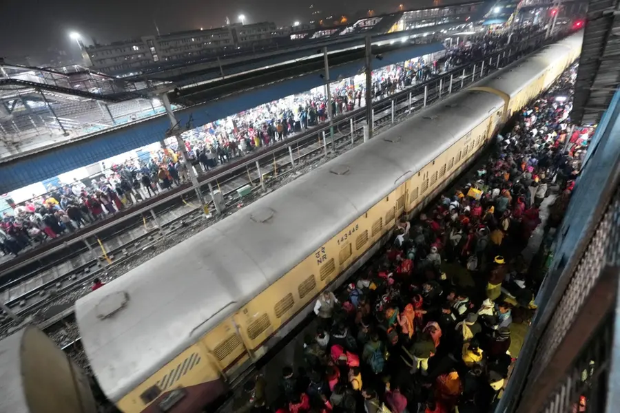 Major tragedy averted! Near-stampede situation emerges at Delhi station due to train delays