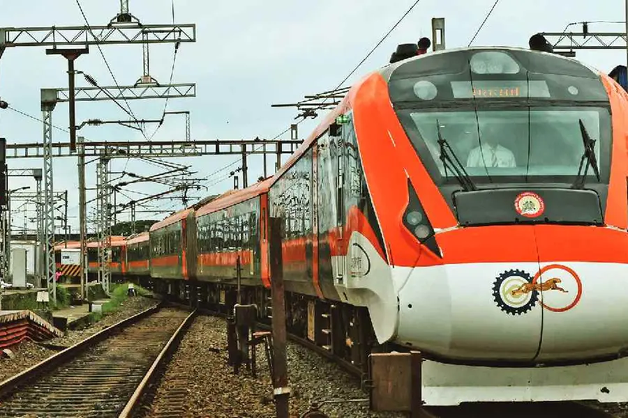 Narrow escape for Vande Bharat in Kannur; timely action by loco pilot averts disaster