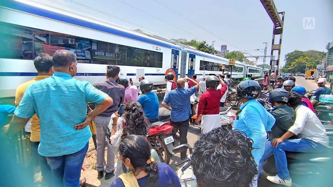 Vande Bharat Express train | Photo: PP Binoj, Mathrubhumi