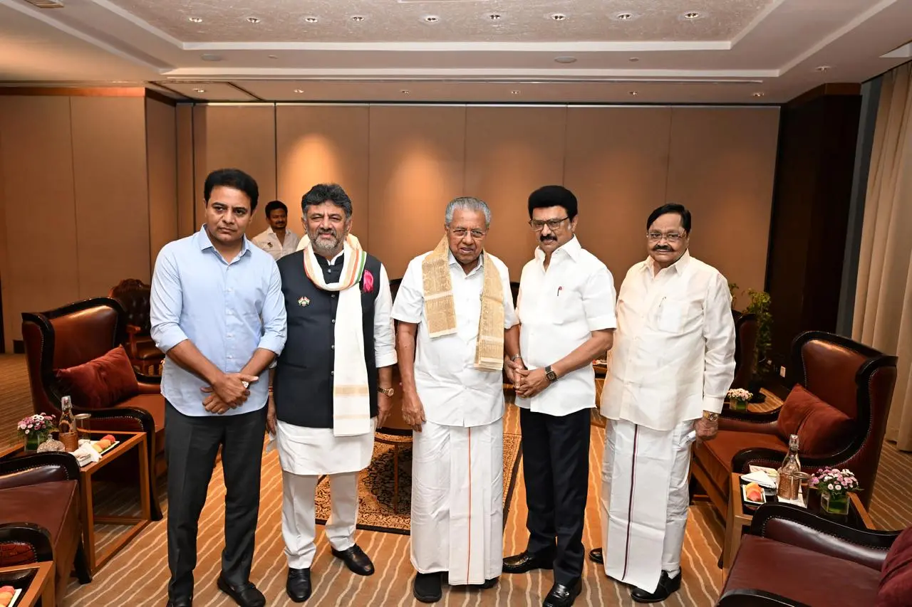 Kerala chief minister Pinarayi Vijayan along with CMs of other states at the JAC meet | Mathrubhumi