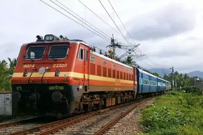 Crack in train's bogie halts Mangaluru-Chennai Mail for two hours