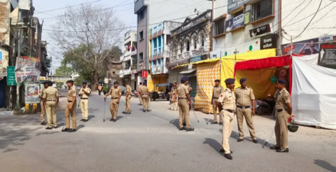Police personnel keep vigil as Curfew remains in effect in 10 police station limits following the violence erupted on 17 March, in Nagpur on Friday. (ANI Photo)