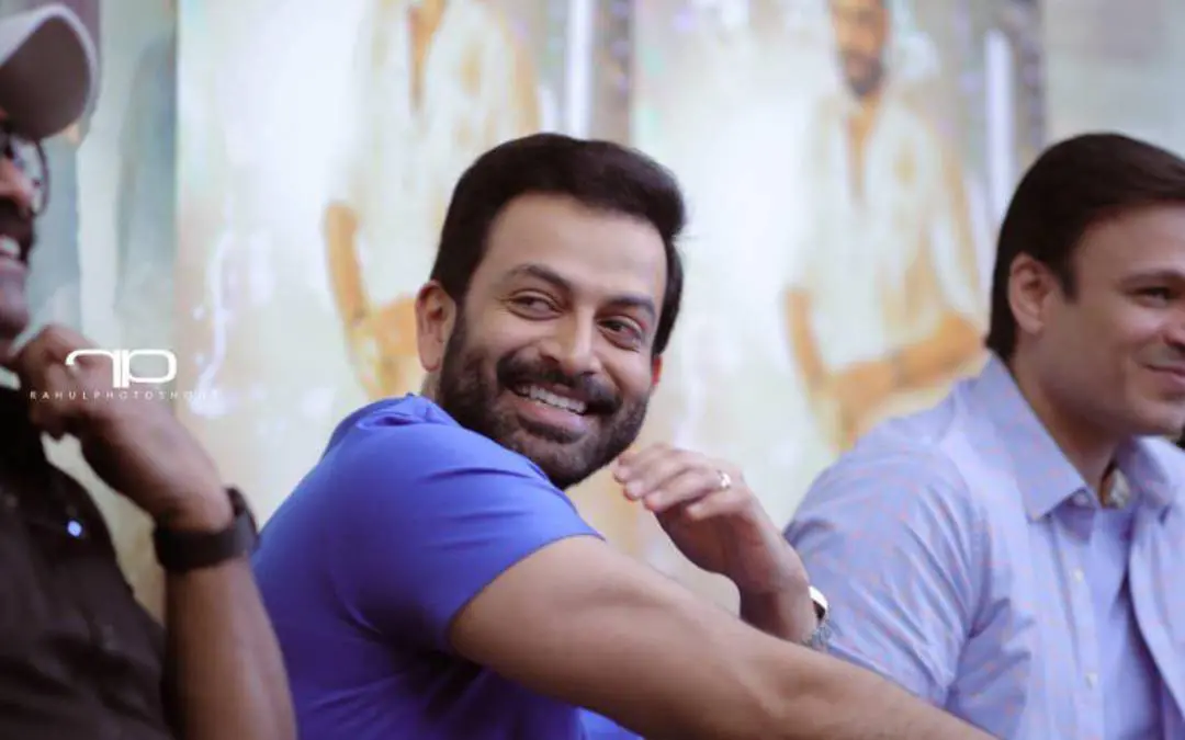 Prithviraj alongside Shaji Kailas and Vivek Oberoi. | https://www.facebook.com/PrithvirajSukumaran