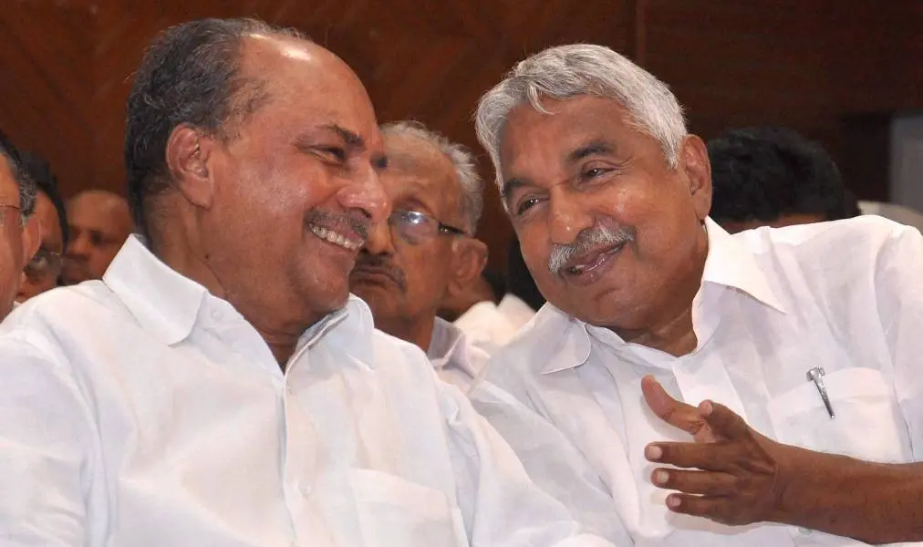 എ.കെ ആന്റണി, ഉമ്മന് ചാണ്ടി | Photo: PTI