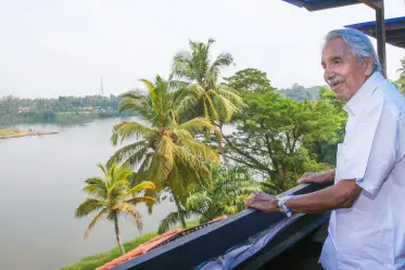 Demise of Oommen Chandy: Condolences pour in from national leaders