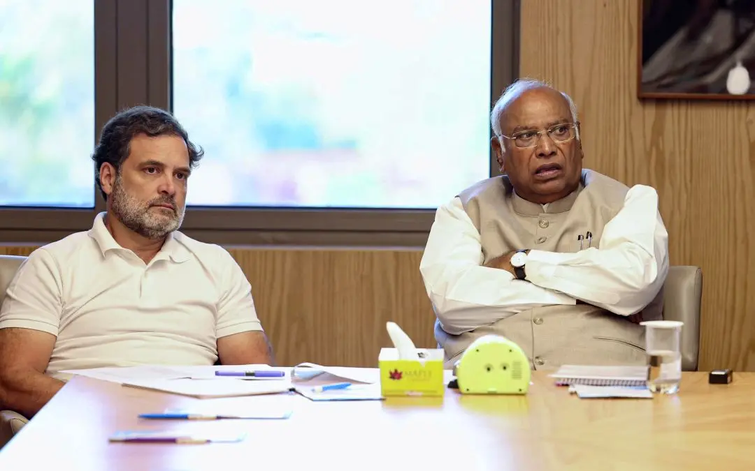 Congress President Mallikarjun Kharge and party leader Rahul Gandhi during a meeting with party's general secretaries and in-charges
