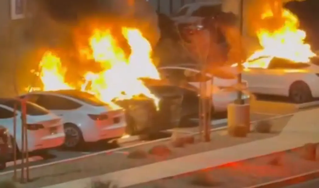 The Tesla cars set on fire | Photo: Screengrab/Las Vegas Review-Journal
