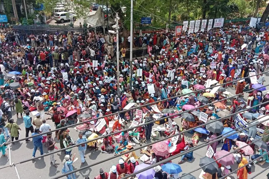 ASHA workers besiege Kerala Secretariat; police cordon off important areas