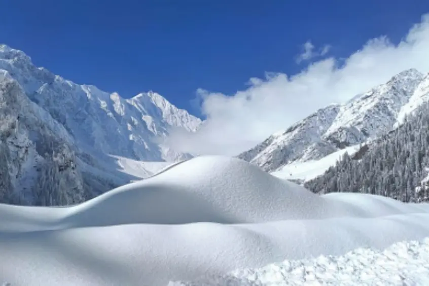 Himachal Pradesh: Avalanche alert issued in four districts!