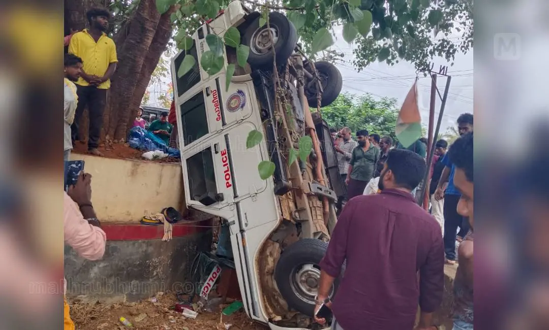 The police jeep that lost control killing a street vendor in Mananthavady.