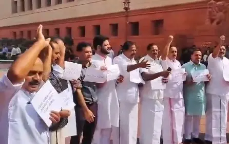 Kerala MPs protest in front of Parliament House | Twitter