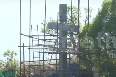 Illegal installation of cross on encroached land in Parunthumpara in Idukki removed