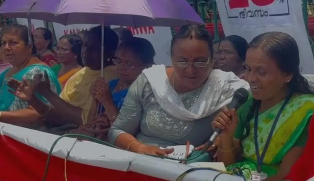 ASHA workers protesting in front of the secreariat in Thiruvananthapuram