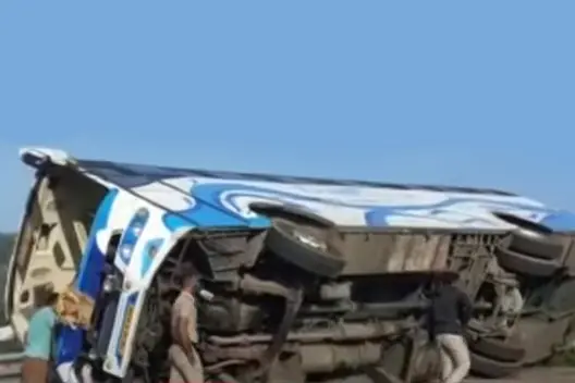 Bus carrying Sabarimala pilgrims overturns in Pathanamthitta