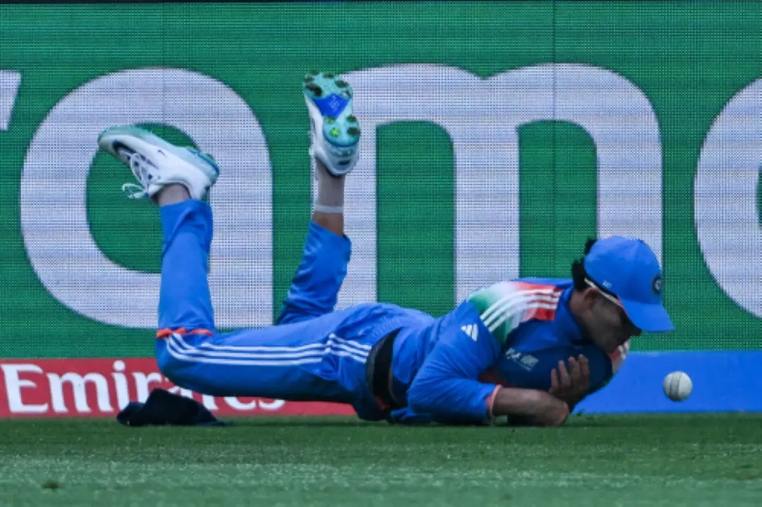 Shubman Gill drops a catch of New Zealand's Glenn Phillips during the ICC Champions Trophy one-day international (ODI) final cricket match between India and New Zealand at the Dubai International Stadium in Dubai. | Photo: AFP