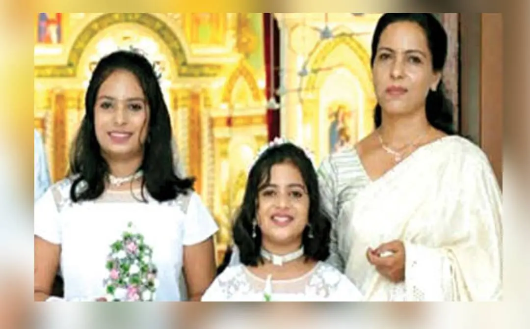 Shiny with her daughters