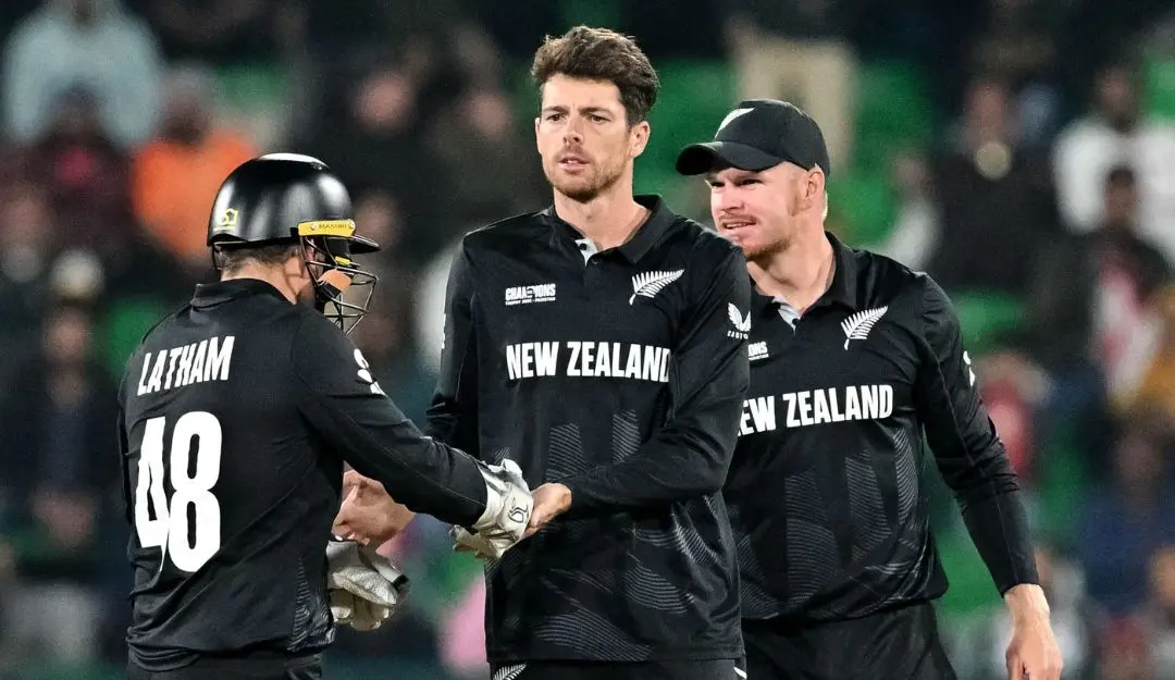 Mitchell Santner (C) celebrates with teammates during Champions Trophy (Photo: AP)
