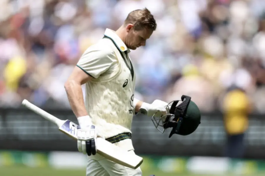 A strange end to a record-breaking innings! History-maker Smith dismissed in bizarre fashion at MCG