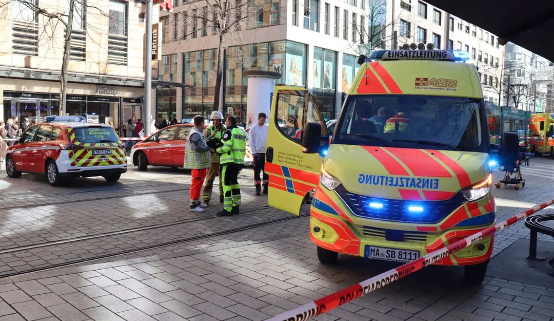 Emergency services and police stand at Paradeplatz in Mannheim, Germany, after a serious incident | Photo: AP