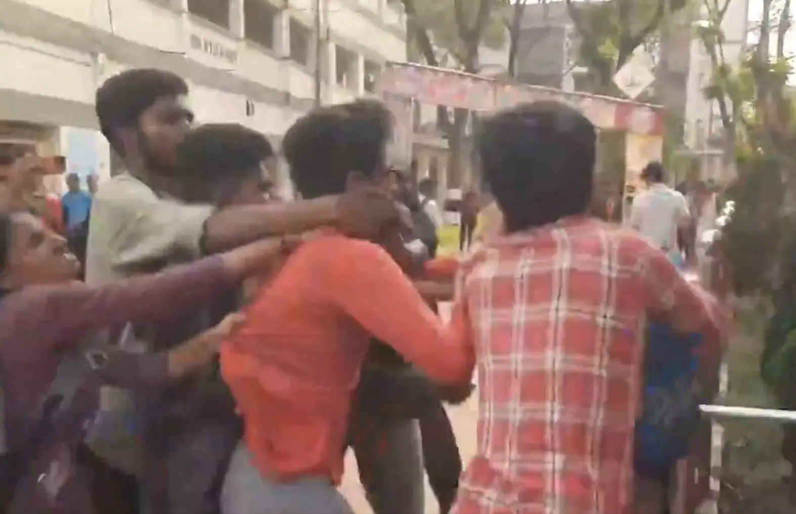Clash between Students' Federation of India (SFI) supporters and Trinamool Chhatra Parishad (TMCP) members during a state-wide educational strike in West Bengal | Photo: Screen grab of X / IANS