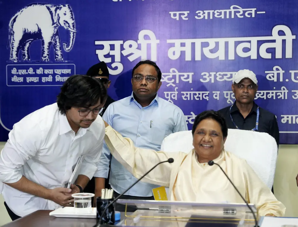 BSP supremo Mayawati with her brother Anand Kumar and nephew Akash Anand | PTI