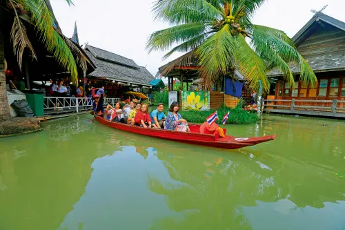 Floating market in Pattaya, Thailand | Photo- pradeep nm