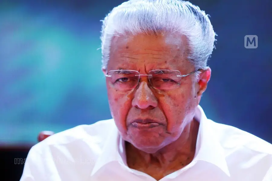 ഗോൾവാൾക്കറുടെ ഫോട്ടോയ്ക്ക് മുന്നില് വണങ്ങി കുമ്പിട്ട ചിത്രം ആരുടേതായിരുന്നു? - മറുപടിയുമായി പിണറായി
