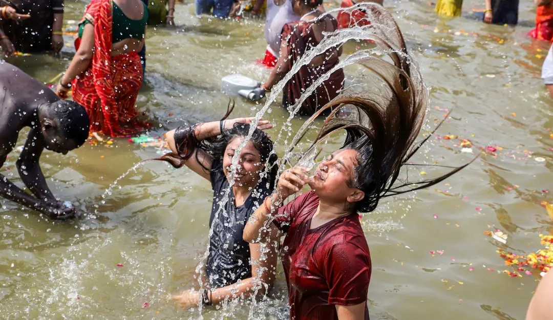 Devotees take a dip at Triveni Sangam during the ongoing Maha Kumbh 2025.