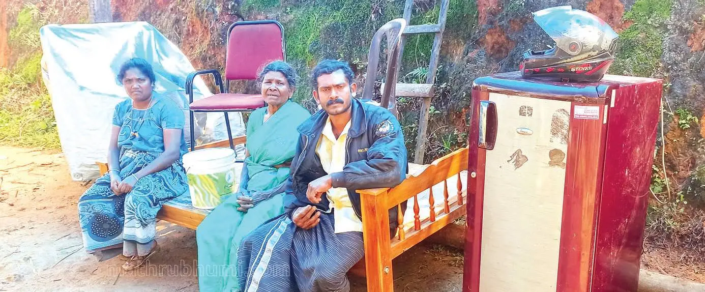 Natives of flood-affected Vallakkadavu