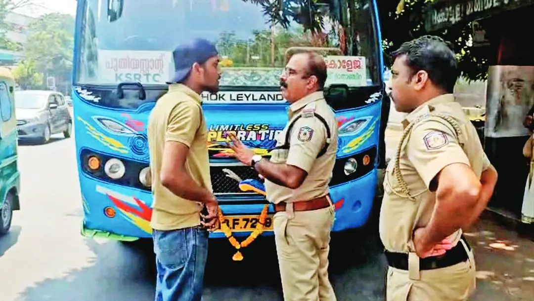 Elathur police crack down on unlicensed bus drivers