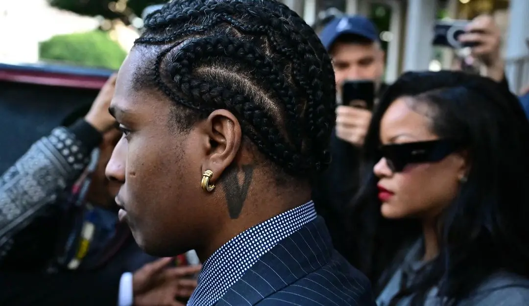 Rihanna (R) and Rakim Mayers, aka A$AP Rocky, leave the Clara Shortridge Foltz Criminal Justice Center after the verdic in his felony assault trial in Los Angeles, California | Photo: AFP