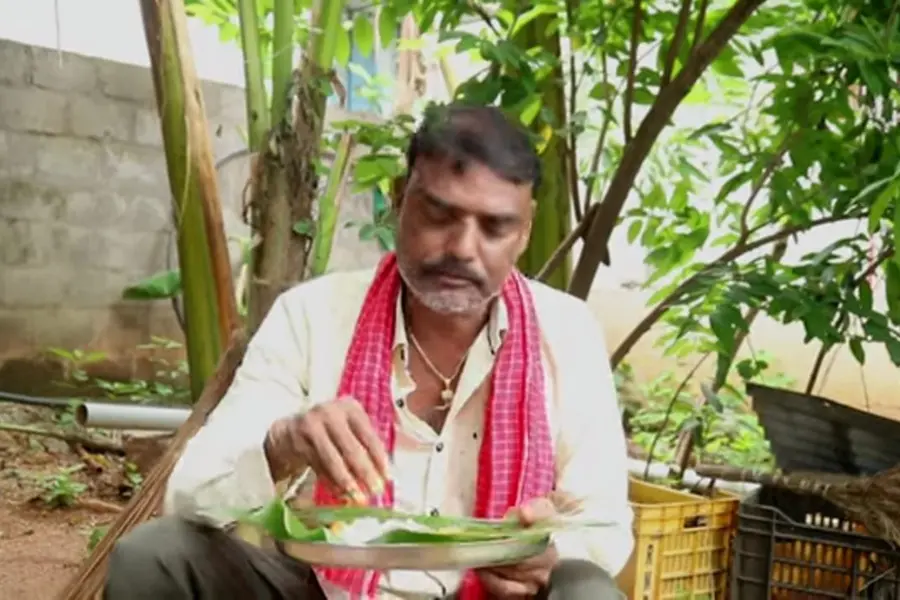 'പരമ്പരാഗതരീതിയിൽ മയിൽ കറി'; വീഡിയോ പോസ്റ്റ് ചെയ്ത യൂട്യൂബർ അറസ്റ്റിൽ, കറിയും പിടിച്ചെടുത്തു