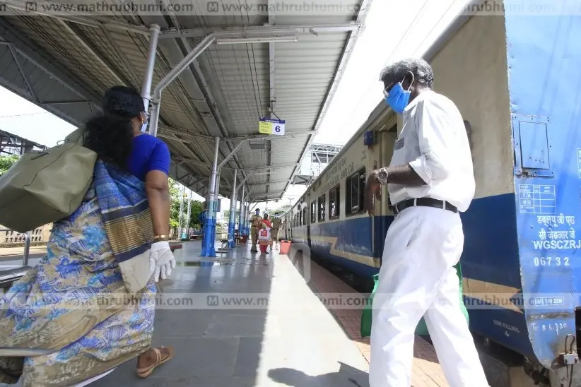 Food poisoning reported in 11 passengers travelling in Maveli Express