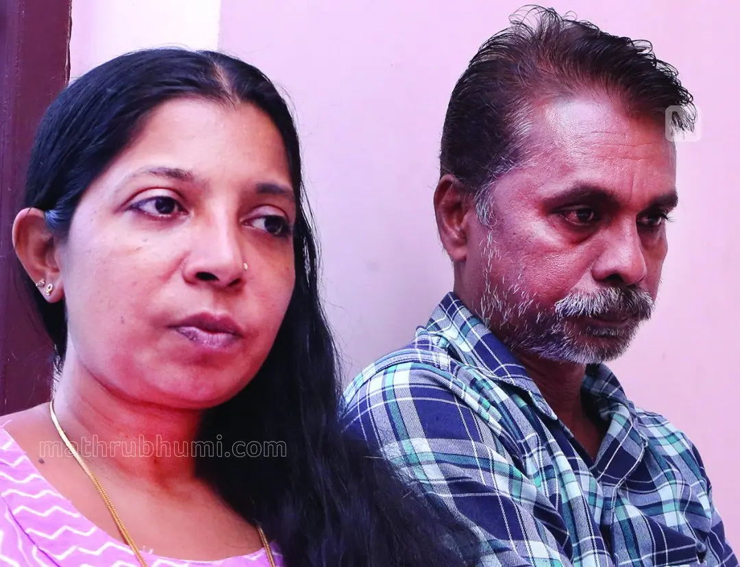 Parents of Sidharthan who died after ragging at the Pookode Veterinary college | Photo: Mathrubhumi