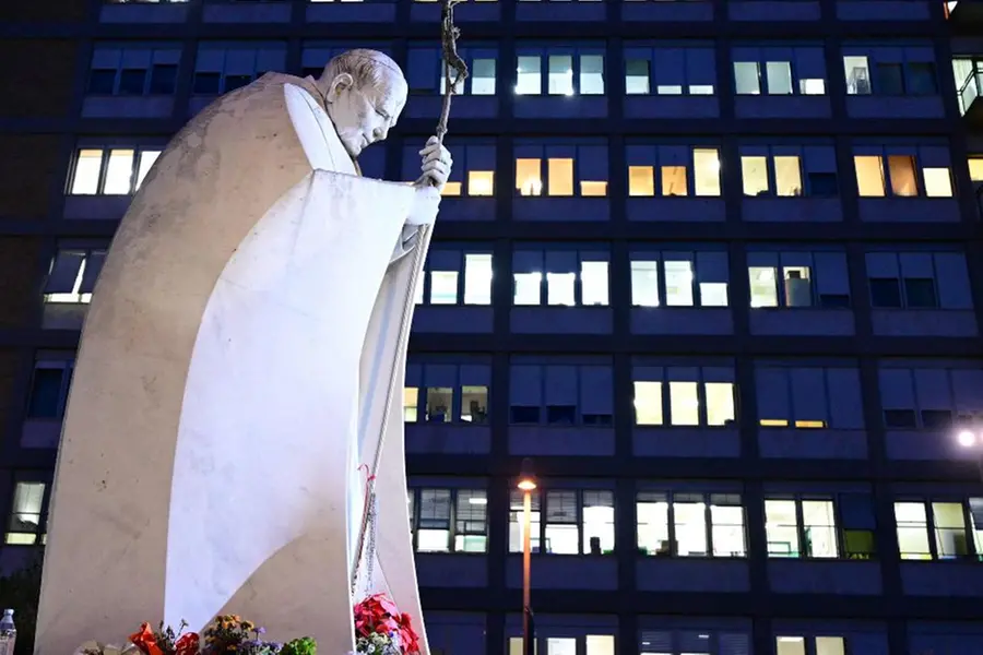 Pope Francis remains hospitalised as doctors treat complex respiratory infection