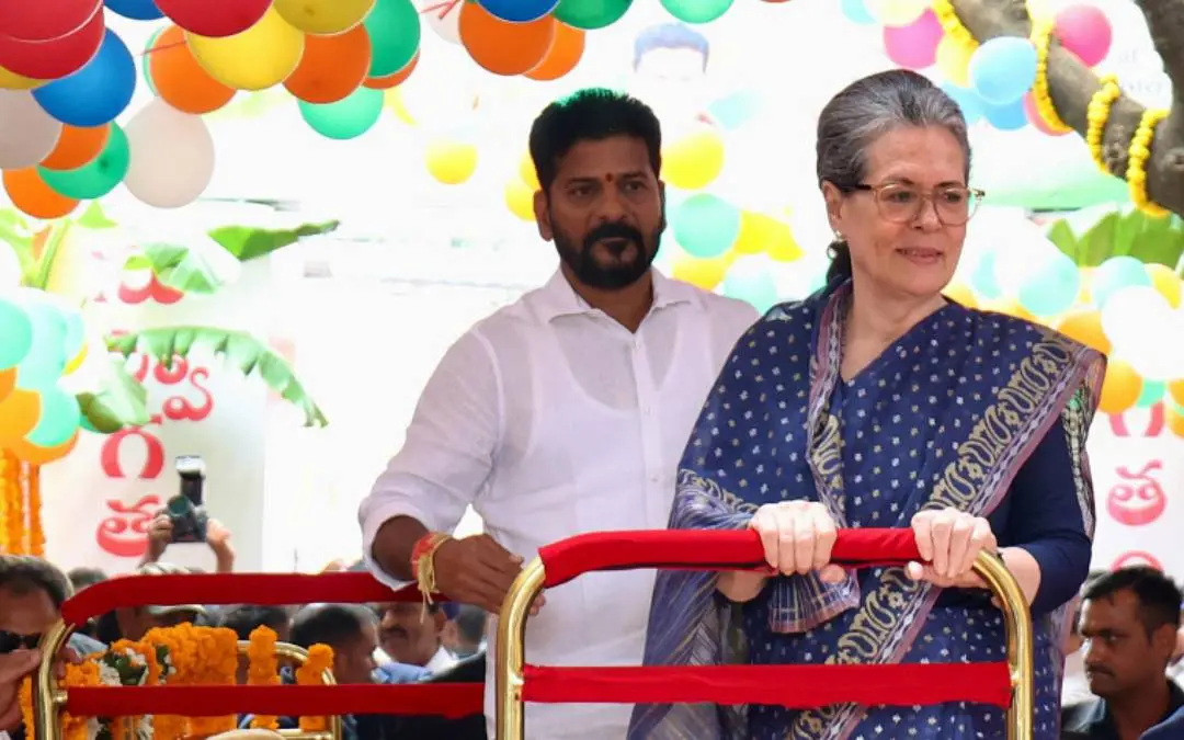 രേവന്ത് റെഡ്ഡി, സോണിയാഗാന്ധി | Photo: ANI