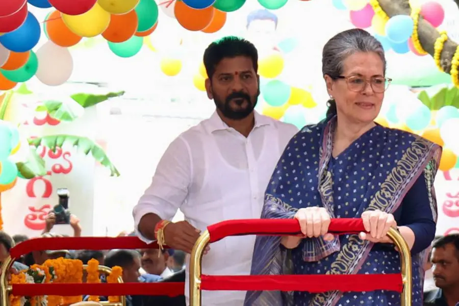 സോണിയ തെലങ്കാനയില് മത്സരിക്കണം; നേരിൽ കണ്ട് ആവശ്യമുന്നയിച്ച് രേവന്ത് റെഡ്ഡി