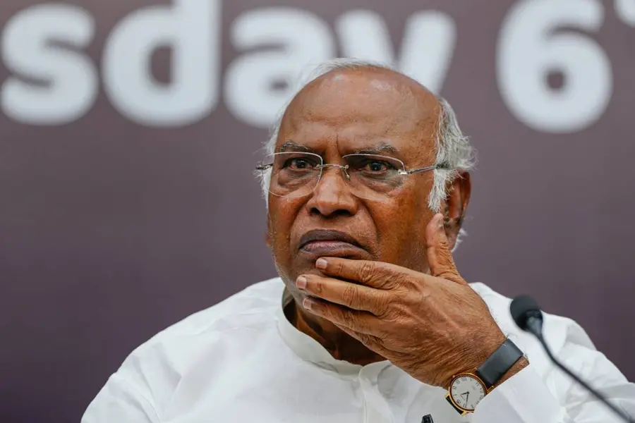 ബജ്റംഗ്ദളിനെ PFI-യുമായി താരതമ്യപ്പെടുത്തി; ഖാര്ഗയ്ക്ക് 100 കോടിയുടെ അപകീര്ത്തിക്കേസില് സമന്സ്