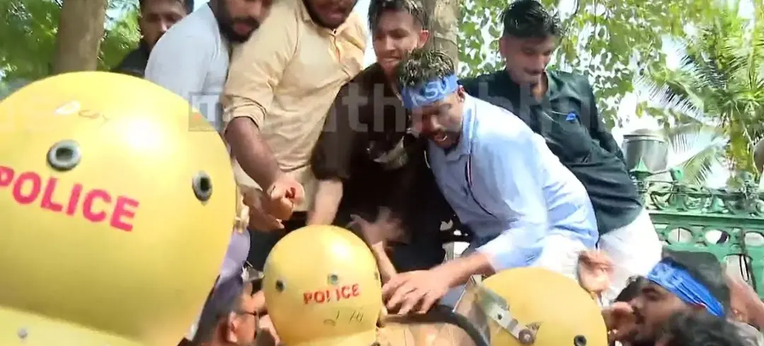 Visual from protest site | Photo: Mathrubhumi News