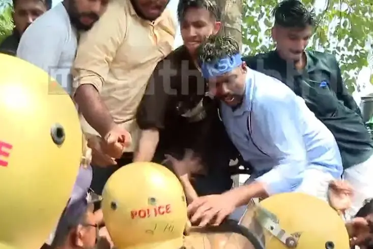 Tense scenes at Kerala Secretariat as KSU protests drug, ragging threats on campuses