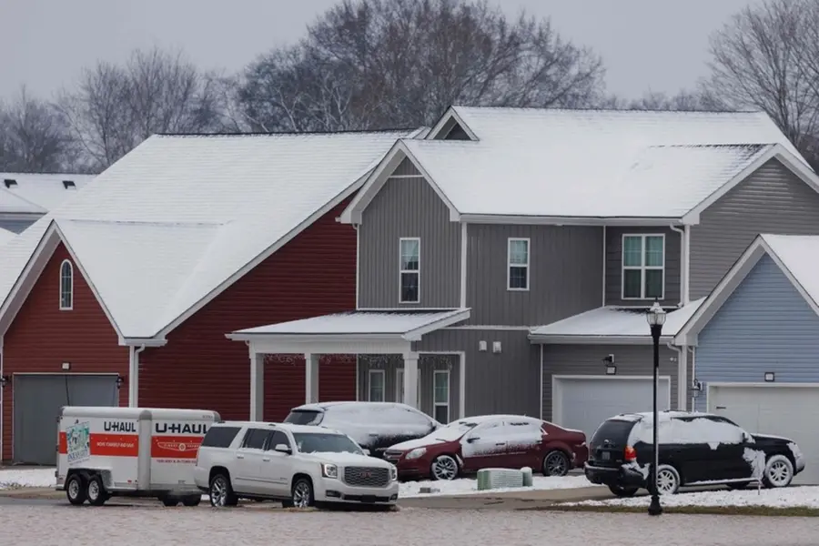 Harsh weather kills 9, strands thousands in US as states struggle with flooding and cold