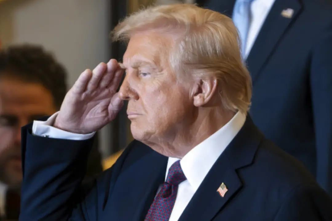 President Donald Trump salutes while on stage in Emancipation Hall at the 60th Presidential Inauguration, Monday, at the U.S. Capitol in Washington. | Photo: AP