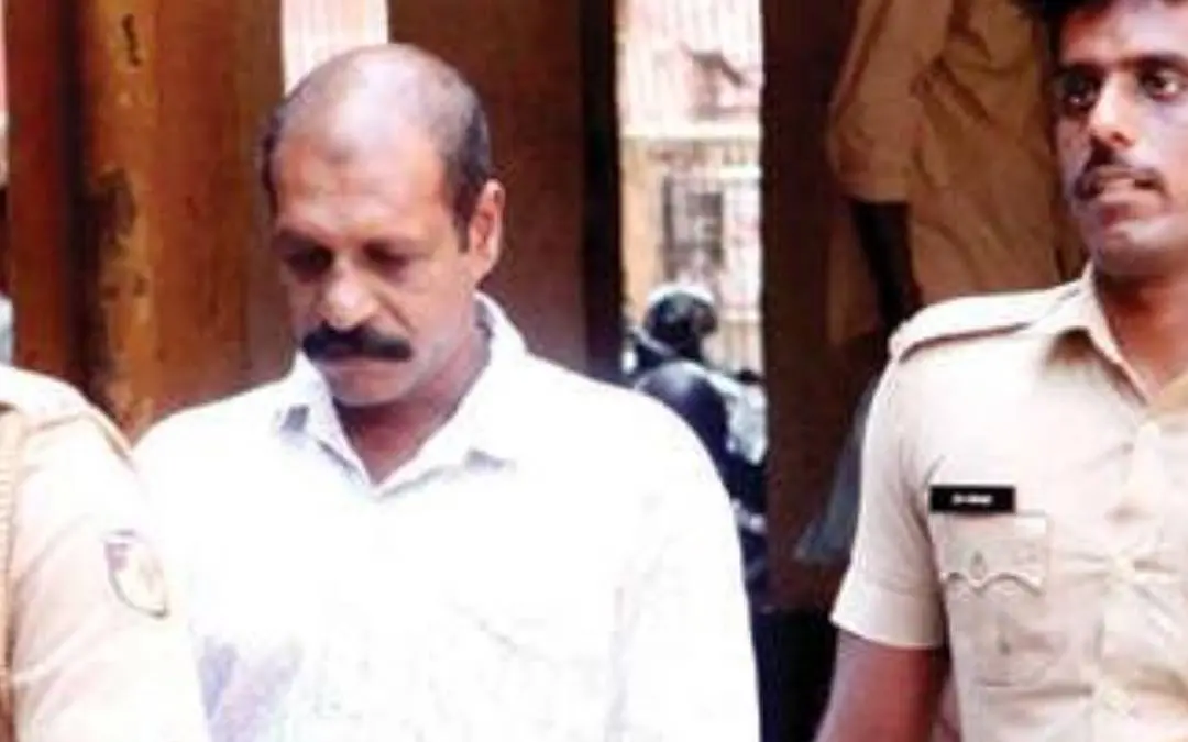 മനോജിനെ കോടതിയിൽനിന്ന് പുറത്തേക്ക് കൊണ്ടുവരുന്നു