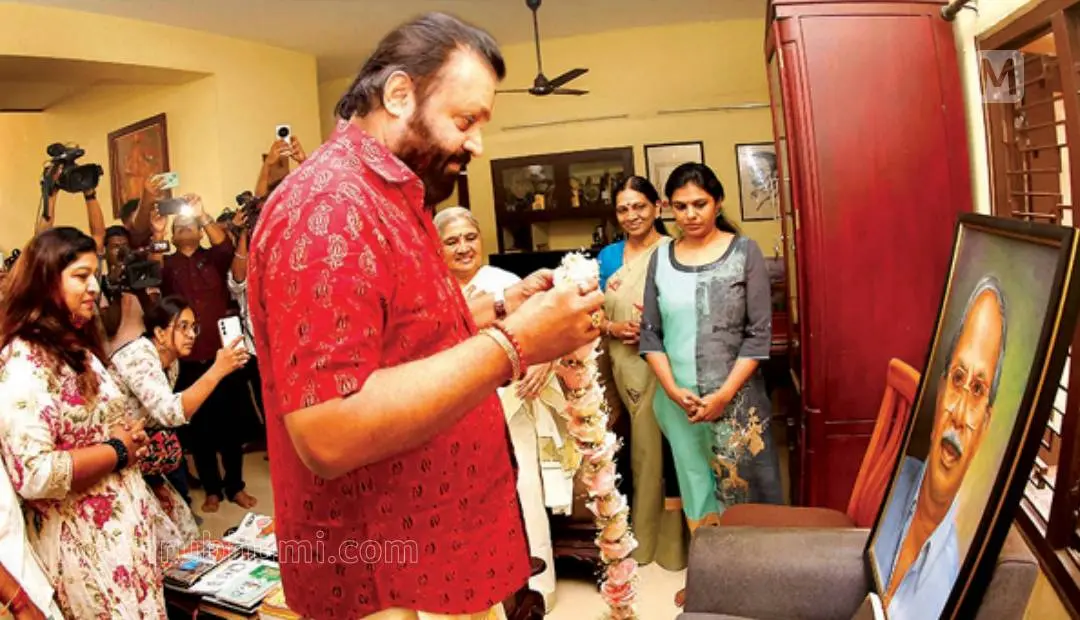Suresh Gopi paying respects to MT Vasudevan Nair at 'Sithara' in Kozhikode | Photo: MBI