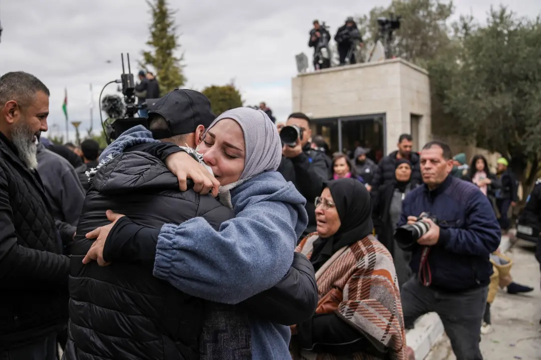 Palestinian prisoners are greeted after being released from Israeli prison following a ceasefire agreement | Photo: AP