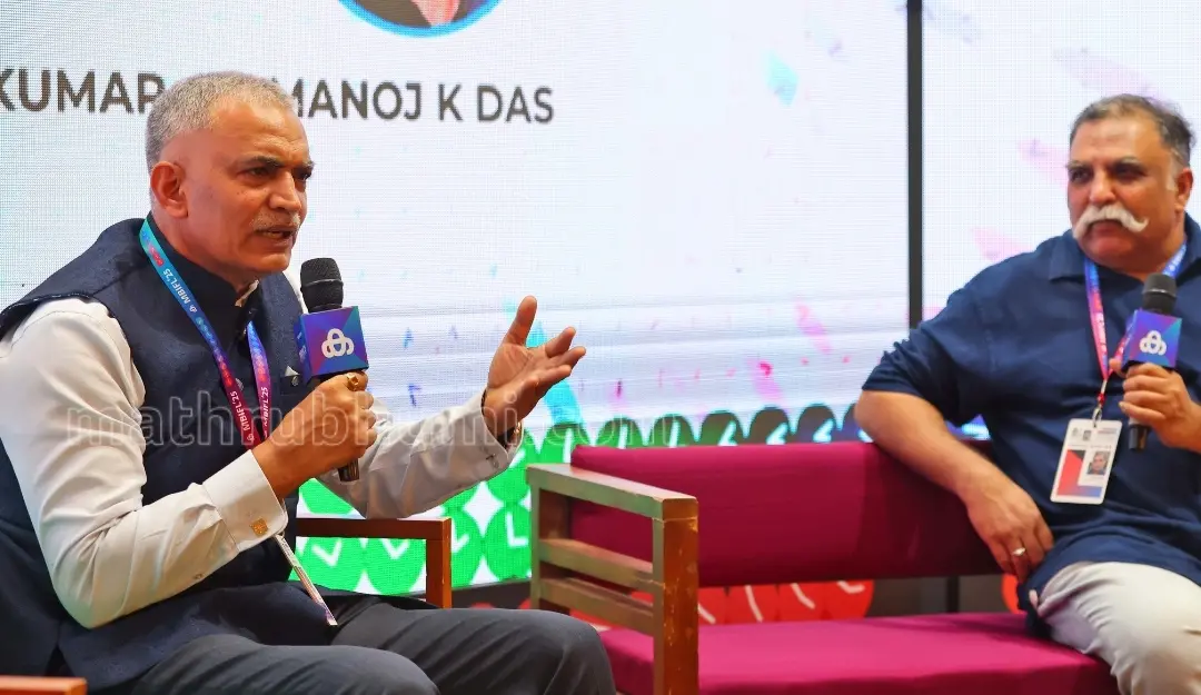 Retd. Admiral R Hari Kumar and Mathrubhumi editor Manoj K Das at MBIFL 2025. | Mathrubhumi.
