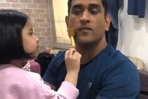 Ziva turns makeup artist for MS Dhoni