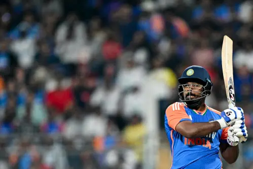 Short-pitch conundrum: Manjrekar wants Sanju to be street smart while playing pull shots